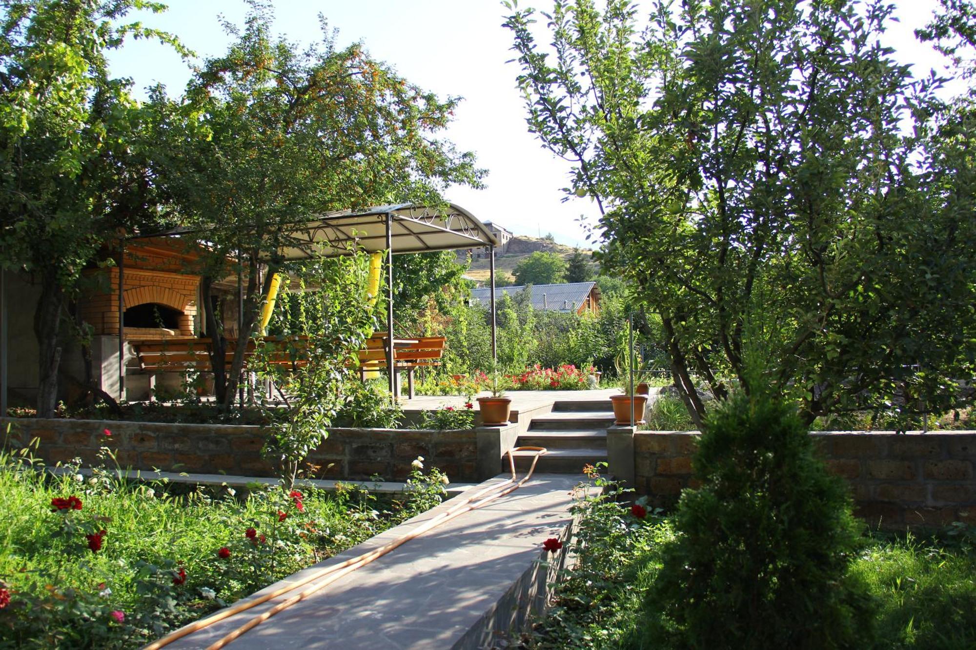 Guest House Hasmik Yeghegnadzor Exteriör bild